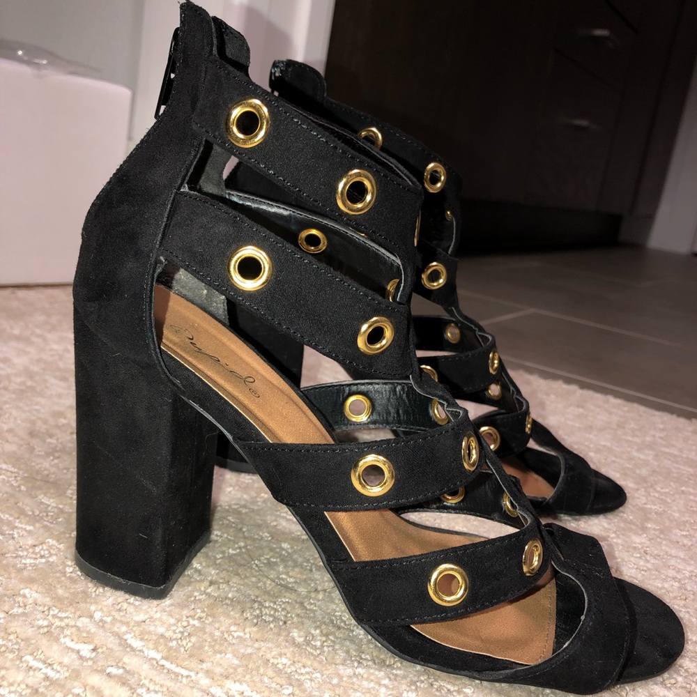 Black and gold grommet chunky heel - Picture 4 of 4